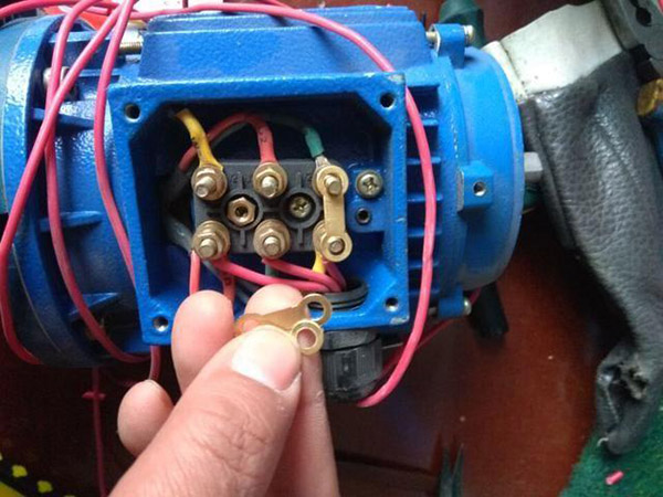 三相異步電動機(jī)的過載運(yùn)行要及時(shí)進(jìn)行檢查